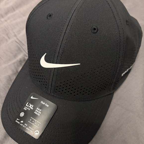 New with Tags Nike Men's L/XL Club Cap - Picture 1 of 2